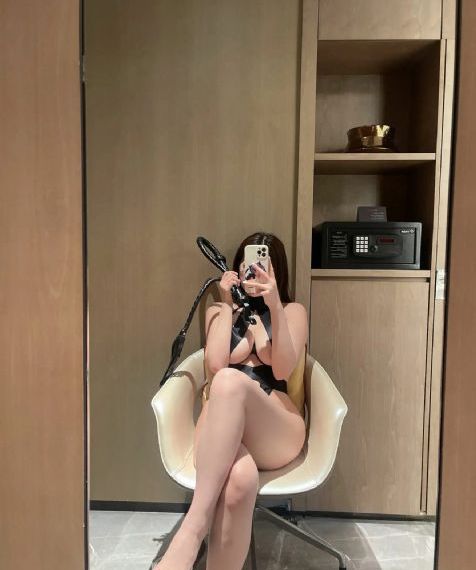 欧美西装男孩抖音_午夜激情